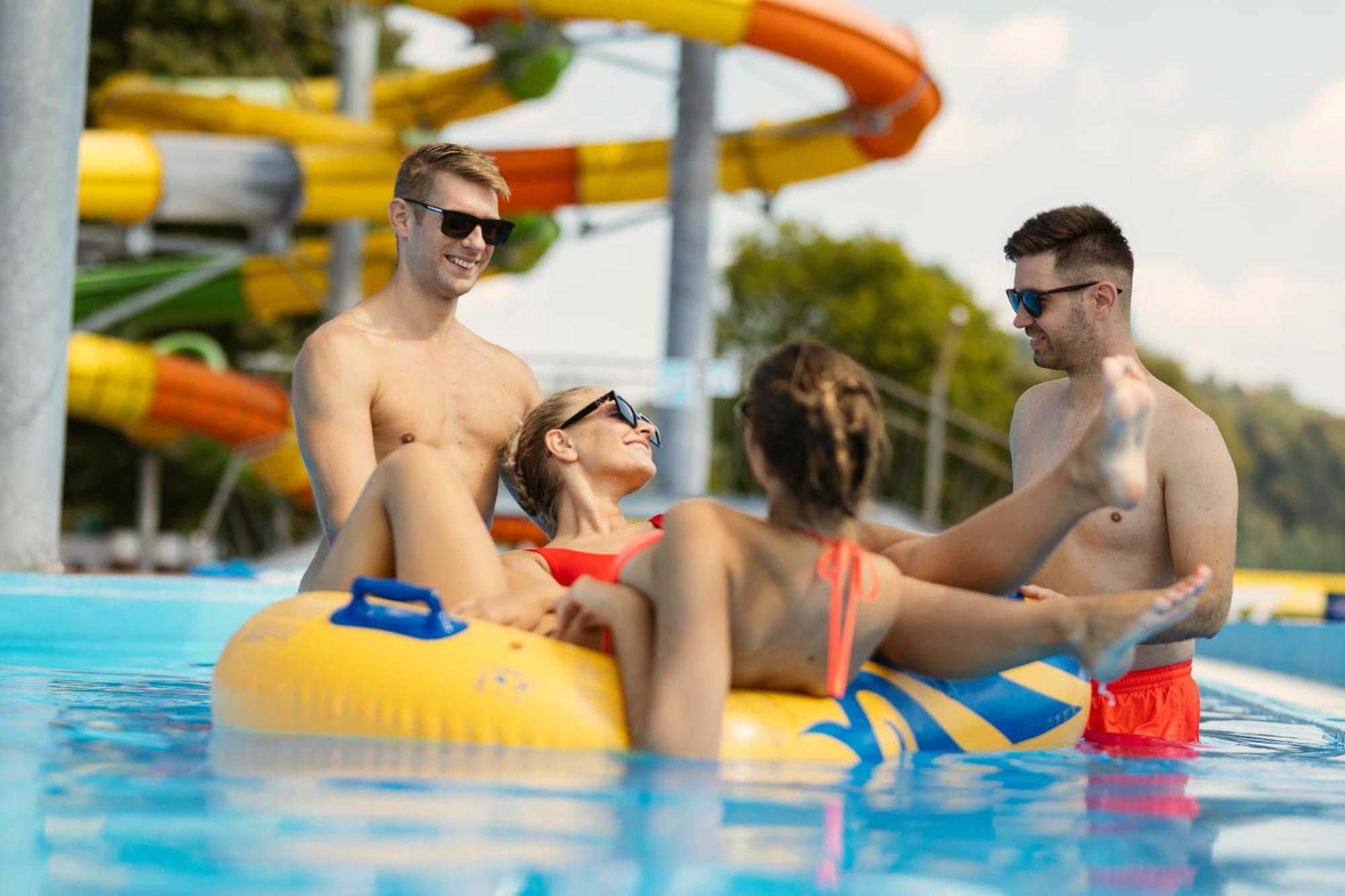 Glamping Tents In Tuhelj With Thermal Riviera Tickets トゥヘリスケ・トプリツェ エクステリア 写真